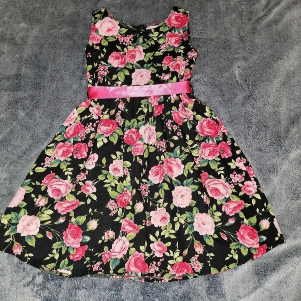 🐣🐣💥💥SALE ITEM💥💥 PrincesasA Little Girls Dress 👗👧🏾👗👧🏾 Size: 7